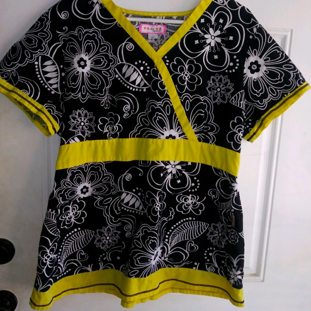 Koi - Scrunch back scrub top